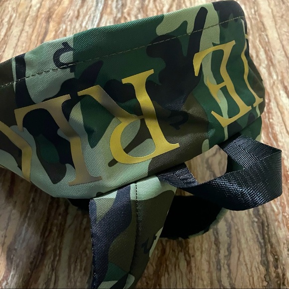 True Religion - Picture 3 of 6